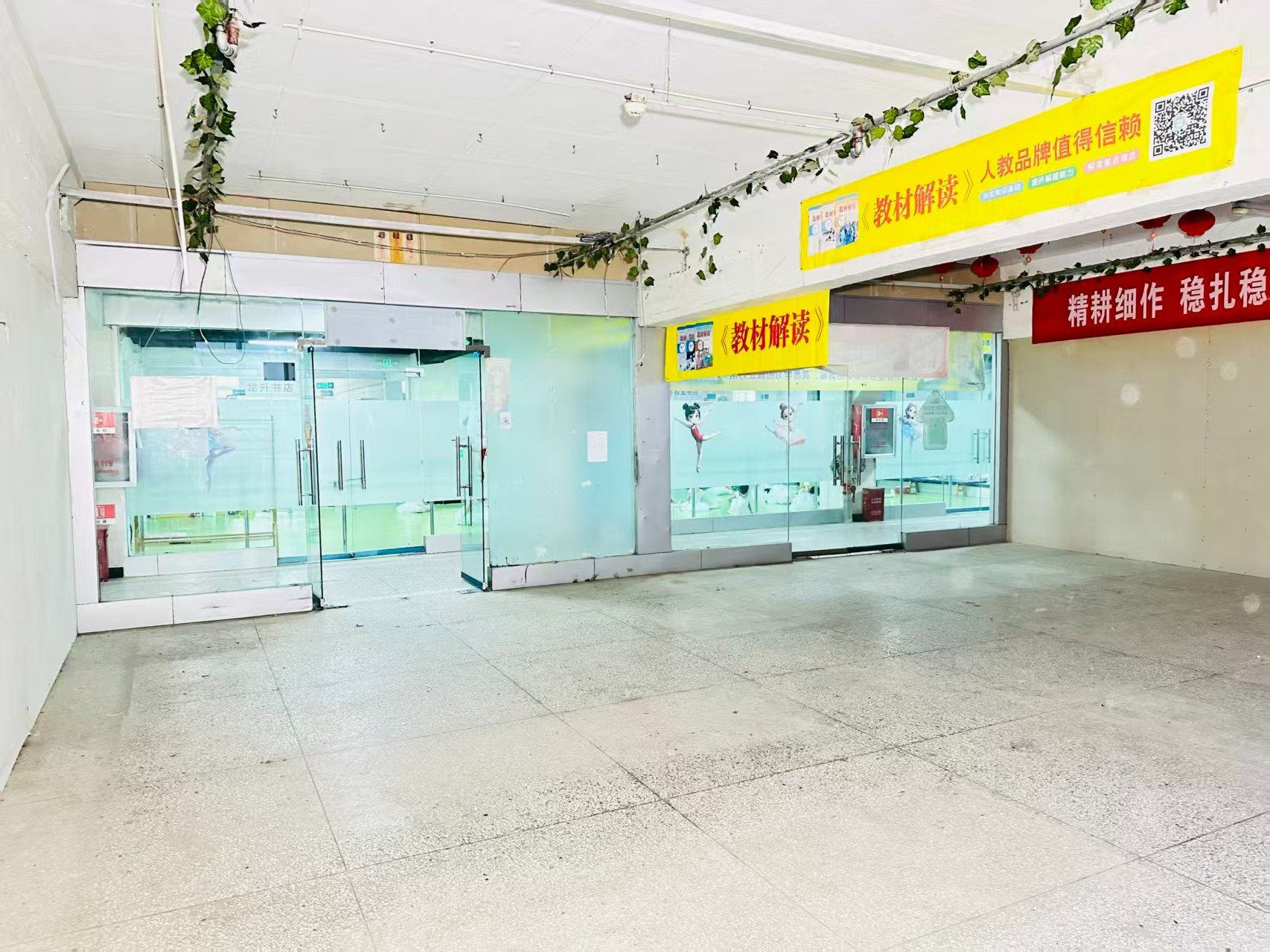西工区提供写字楼、商铺、展示空间、直播间等多种面积选择，满足企业办公、研发、展示、运营等多元需求。