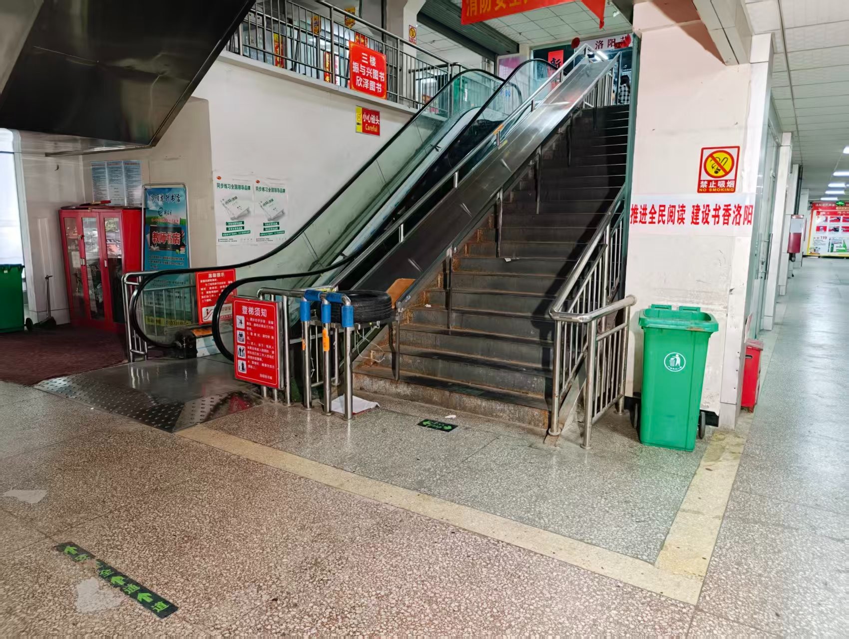 西工区春都路副食文化园现面向社会招商，写字楼、商铺多种面积灵活出租，欢迎企业办公、商贸经营、电商直播、仓储展示、创业开店等项目入驻。_COPY